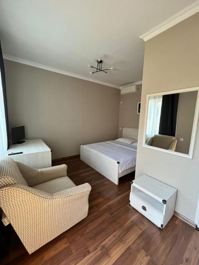Hotel Gostevoy Dom Samir Gagra Exterior foto